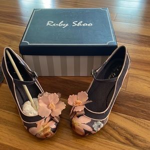 Band new pair of size 6 ruby shoo’s